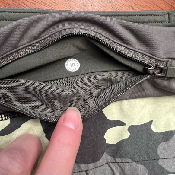 Lulu running shorts with inner lining - Picture 4 of 4